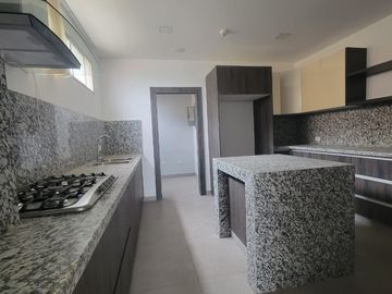 En venta amplio y lujoso departamento vista al rio en Veleros del Rio, Km 4.5 via a Samborondon