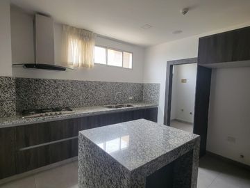 En venta amplio y lujoso departamento vista al rio en Veleros del Rio, Km 4.5 via a Samborondon