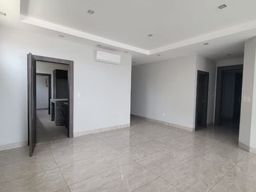 En venta amplio y lujoso departamento vista al rio en Veleros del Rio, Km 4.5 via a Samborondon