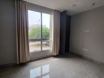 En venta amplio y lujoso departamento vista al rio en Veleros del Rio, Km 4.5 via a Samborondon