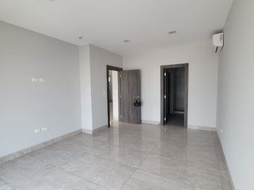 En venta amplio y lujoso departamento vista al rio en Veleros del Rio, Km 4.5 via a Samborondon