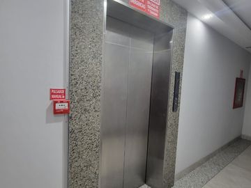 En venta amplio y lujoso departamento vista al rio en Veleros del Rio, Km 4.5 via a Samborondon