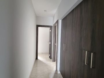 En venta amplio y lujoso departamento vista al rio en Veleros del Rio, Km 4.5 via a Samborondon