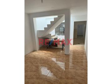 Acogedora Casa De Dos Pisos En Supe Pueblo