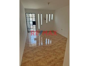 Acogedora Casa De Dos Pisos En Supe Pueblo