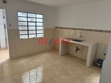 Acogedora Casa De Dos Pisos En Supe Pueblo
