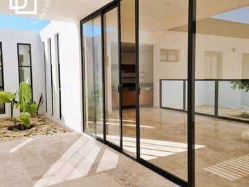 Casa nueva en venta de una planta con alberca privada en Mérida