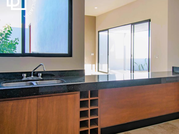 Casa nueva en venta de una planta con alberca privada en Mérida