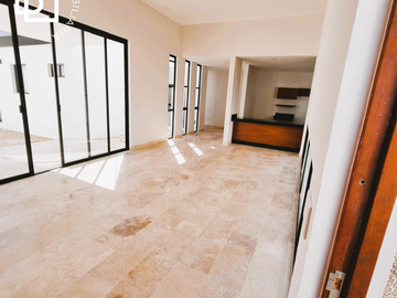 Casa nueva en venta de una planta con alberca privada en Mérida