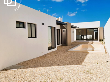 Casa nueva en venta de una planta con alberca privada en Mérida