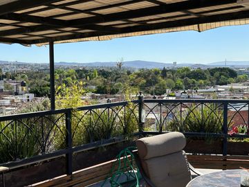 VENDO CASA EN EL CENTRO. QRO