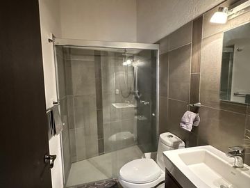 VENDO CASA EN EL CENTRO. QRO