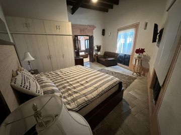 VENDO CASA EN EL CENTRO. QRO