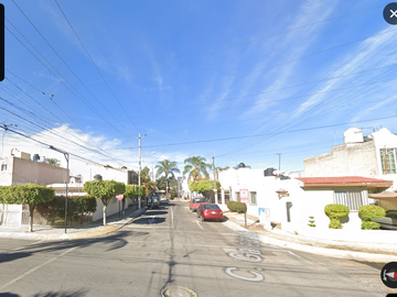 Casa en venta en Los Girasoles con 183 m2 de terreno con 4 recamaras.
