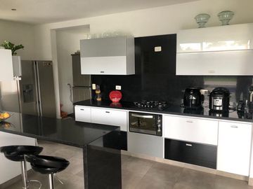 ESPECTACULAR CASA EN SAN JOSE DE LAS VILLAS