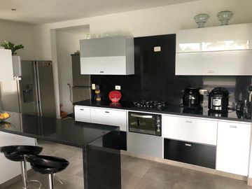 ESPECTACULAR CASA EN SAN JOSE DE LAS VILLAS