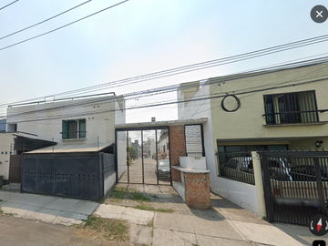 Casa en venta 98m2, 3 recamaras en Parques De Tlaquepaque.