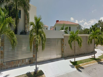 AMPLIA CASA EN CANCUN MUY CERCA DE LA PLAYA CON AMPLIO JARDIN