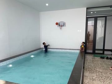 Rumah Villa Mewah Plus Kolam Renang Mini Futsal dan Basket di Perumahan Lembang Dekat UPI Setiabudi