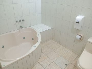 Alquiler De Hotel Amoblado En Huanchaco Con 20 Habitaciones (GAPONTE)
