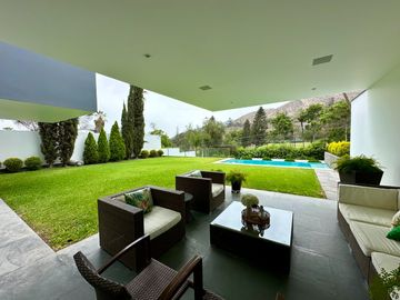 Venta espectacular residencia Urb. La Planicie 1ra etapa, La Molina. Vista al golf