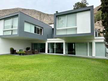 Venta espectacular residencia Urb. La Planicie 1ra etapa, La Molina. Vista al golf