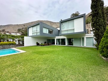 Venta espectacular residencia Urb. La Planicie 1ra etapa, La Molina. Vista al golf