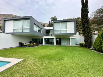 Venta espectacular residencia Urb. La Planicie 1ra etapa, La Molina. Vista al golf