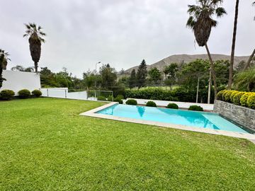 Venta espectacular residencia Urb. La Planicie 1ra etapa, La Molina. Vista al golf