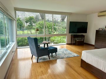 Venta espectacular residencia Urb. La Planicie 1ra etapa, La Molina. Vista al golf