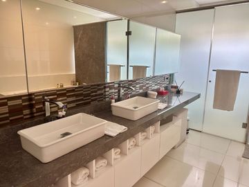 Venta espectacular residencia Urb. La Planicie 1ra etapa, La Molina. Vista al golf