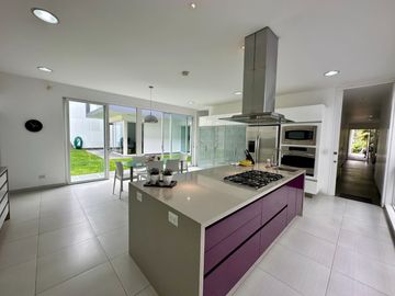 Venta espectacular residencia Urb. La Planicie 1ra etapa, La Molina. Vista al golf