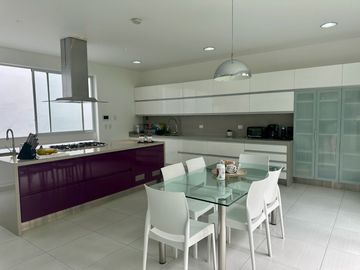 Venta espectacular residencia Urb. La Planicie 1ra etapa, La Molina. Vista al golf