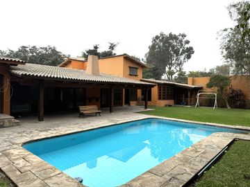 Venta linda casa  muy cerca a Chacarilla. Surco