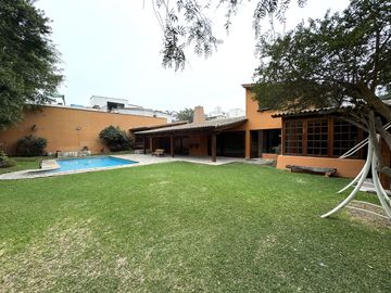 Venta linda casa  muy cerca a Chacarilla. Surco
