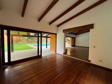 Venta linda casa  muy cerca a Chacarilla. Surco