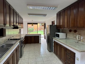 Venta linda casa  muy cerca a Chacarilla. Surco