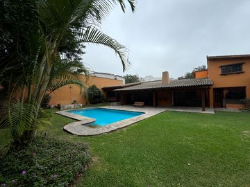 Venta linda casa  muy cerca a Chacarilla. Surco