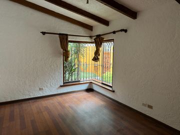 Venta linda casa  muy cerca a Chacarilla. Surco