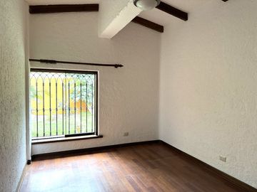 Venta linda casa  muy cerca a Chacarilla. Surco