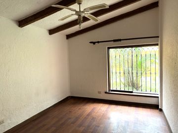 Venta linda casa  muy cerca a Chacarilla. Surco