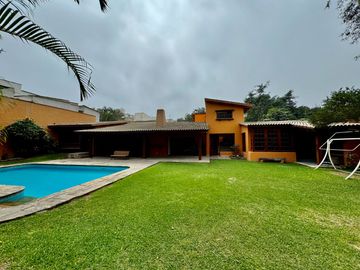 Venta linda casa  muy cerca a Chacarilla. Surco