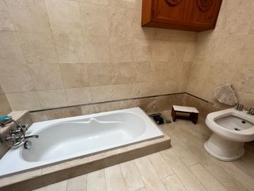 VENDO CASA LA PLANICIE BASTANTE POTENCIAL