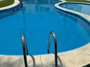 CASA CON ALBERCA Y PARQUE ACUATICO AL SUR DE MORELOS