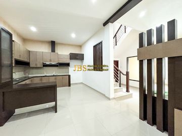 Dijual Villa Fully Furnished Komplek Cemara Asri Jalan Azalea IV