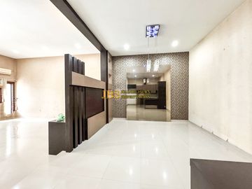Dijual Villa Fully Furnished Komplek Cemara Asri Jalan Azalea IV