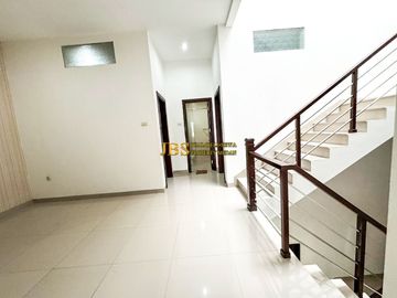 Dijual Villa Fully Furnished Komplek Cemara Asri Jalan Azalea IV