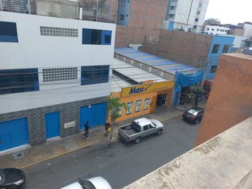 VENDO EXTENSOS AIRES  4TO PISO EN JIRON DANTE SURQUILLO