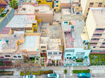 VENTA DE CASA COMO TERRENO EN EL SOLICITADO DISTRITO DE PUEBLO LIBRE