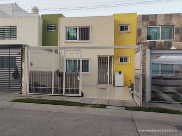 Casa Oportunidad en Venta CASA 160MTS amplios Espacios Centrica FRENTE A PARQUE Av Patria &AV LOPEZ MATEOS Zapopan